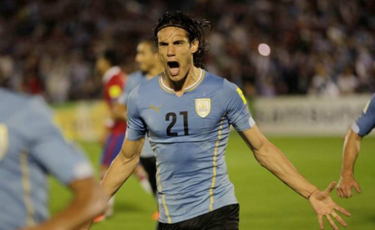 La selección de Uruguay goleó 3-0 a Chile en Montevideo