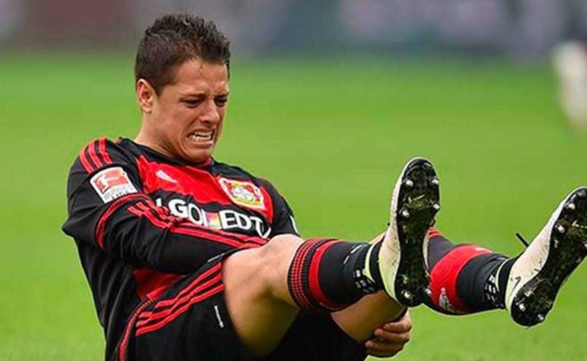 Chicharito Hernández se lesiona y pone en alerta al Leverkusen y su selección
