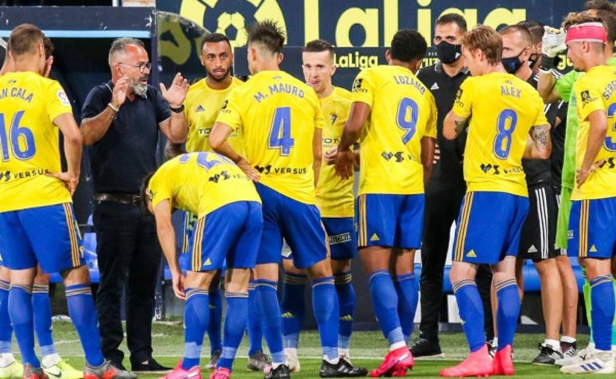 Álvaro Cervera, técnico del Cádiz tras la derrota: 'Hay mucha presión, angustia y ansiedad, es muy difícil'