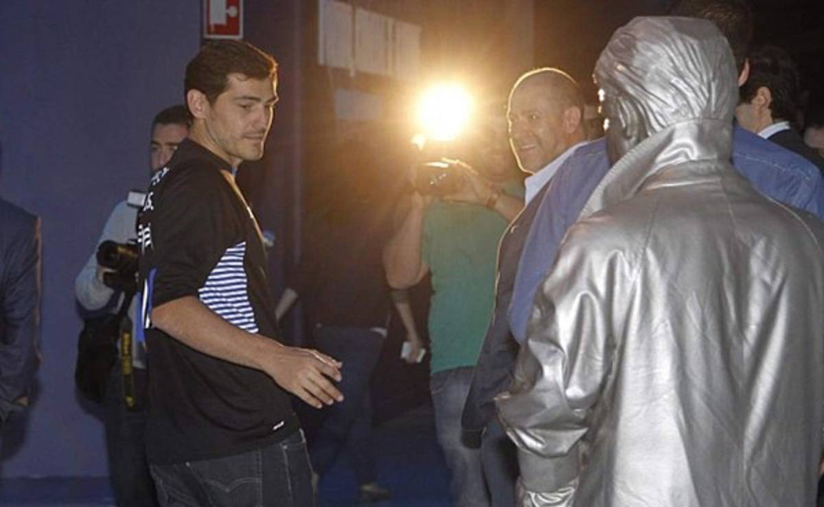 VIDEO: Iker Casillas se reencuentra con Mourinho en Do Dragao