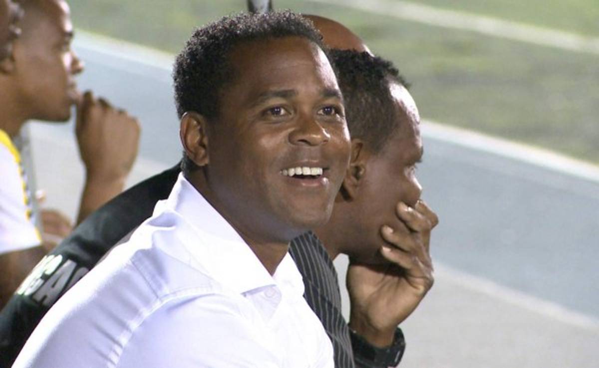 Kluivert y Curaçao eliminan a Cuba y avanzan a tercera ronda de eliminatorias