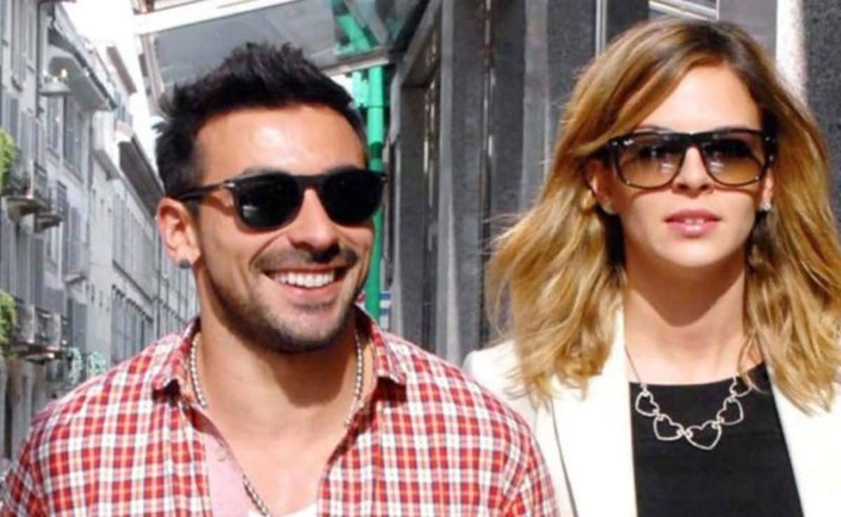 Novia de Ezequiel Lavezzi lo habría dejado por infiel