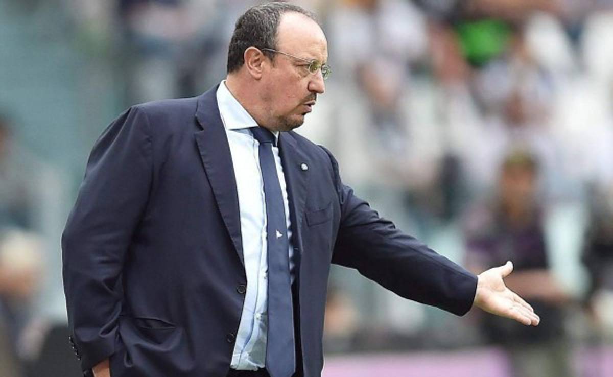 El técnico Rafa Benítez anuncia su marcha del Nápoles