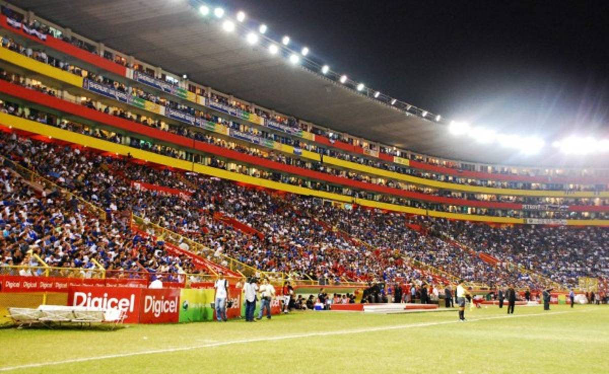 Rematarán boletos en El Salvador para llenar el estadio ante Honduras