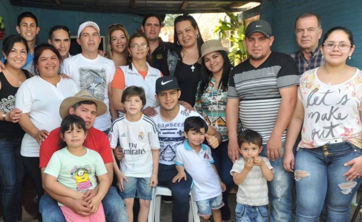 La emotiva despedida de sus familiares del juvenil paraguayo que fichó por el Real Madrid