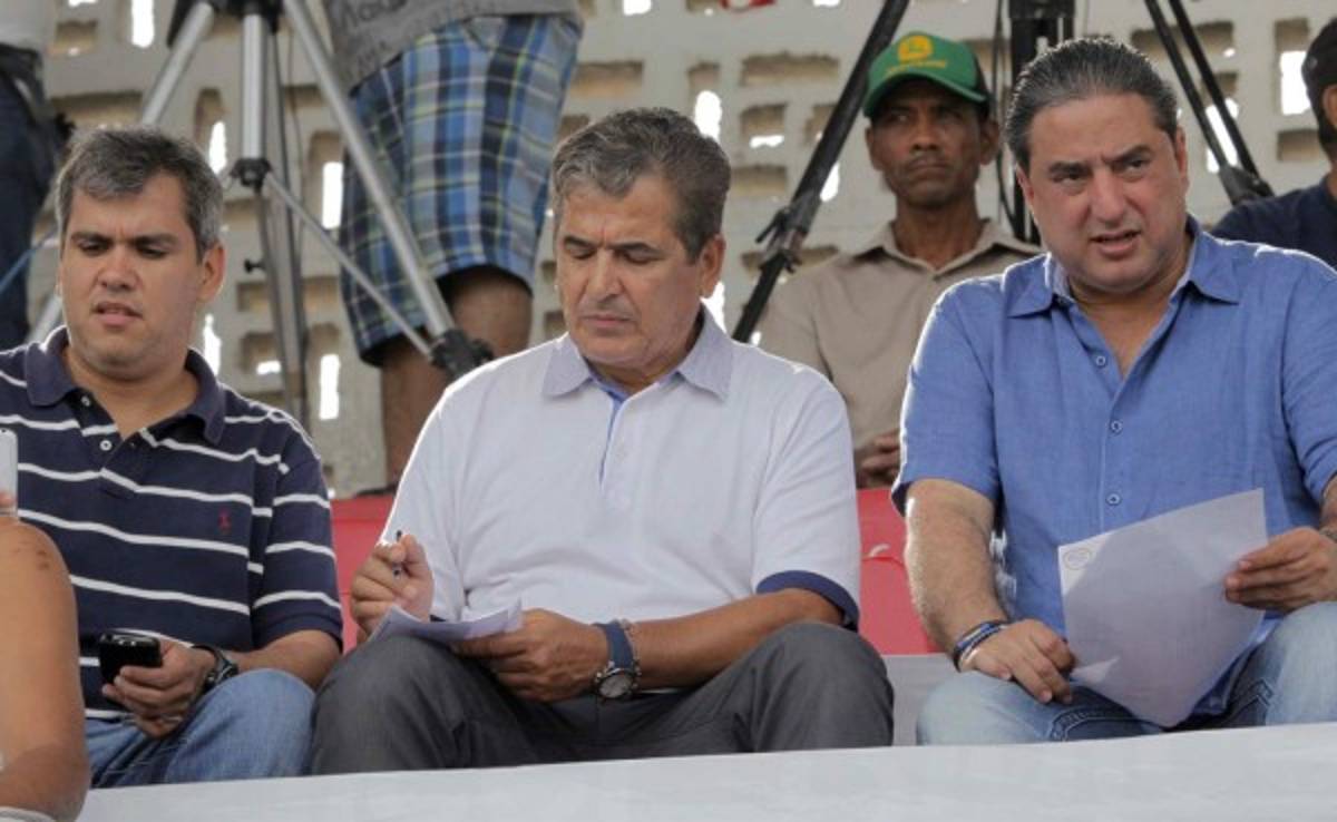 Jorge Luis Pinto no descarta llevar a la Selección a La Ceiba