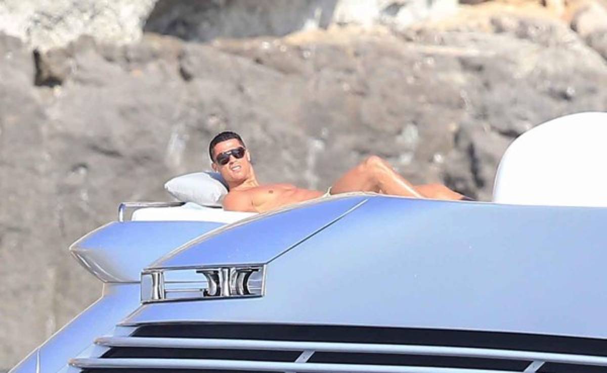 VIDEO: Salen primeras imágenes de Cristiano Ronaldo con su familia en vacaciones