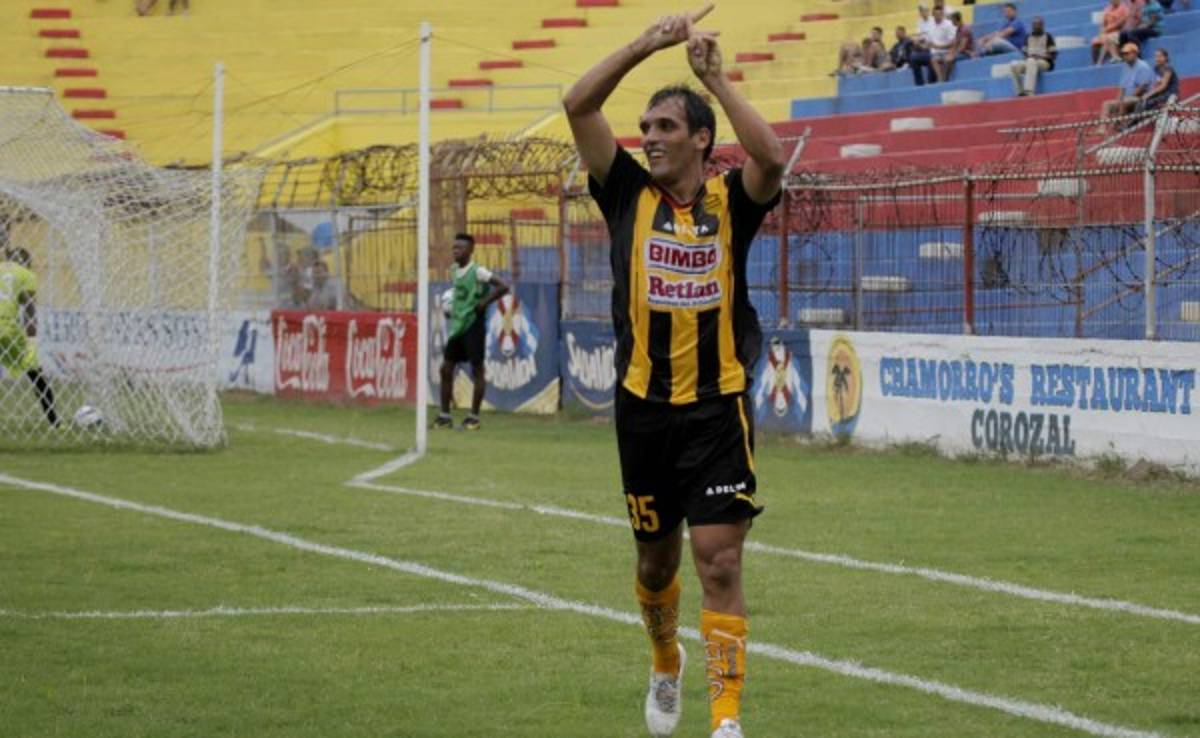 Cardozo es el primer jugador que anota tres veces un gol inaugural en Honduras