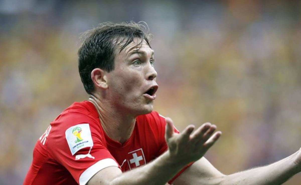 Lichtsteiner: Es difícil controlar a Messi todo el partido'