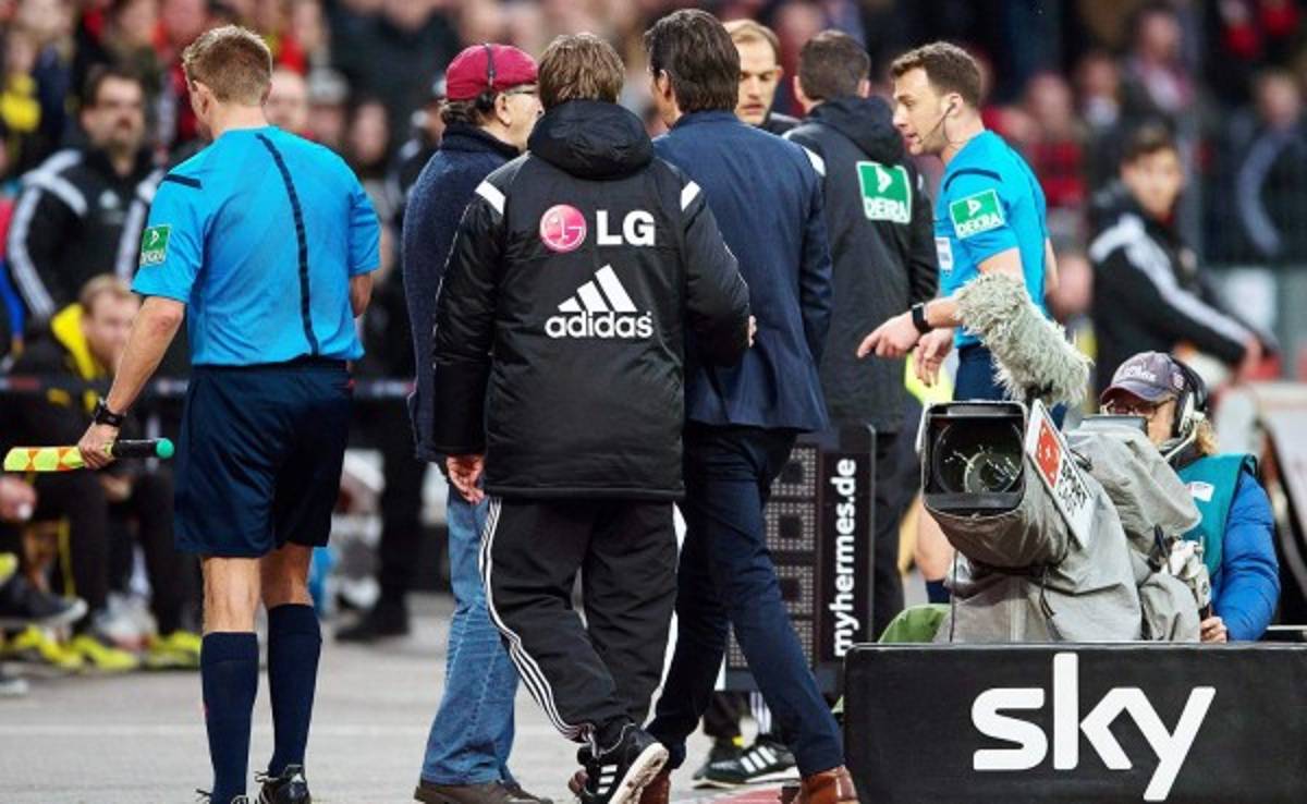 Entrenador del Leverkusen será investigado por el partido interrumpido