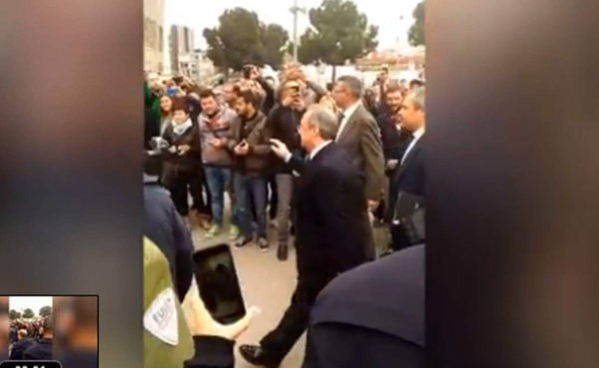 Hostil recibimiento al presidente Florentino Pérez en Barcelona