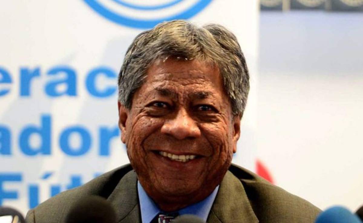 Primi Maradiaga hace convocatoria de 21 nuevos jugadores en El Salvador