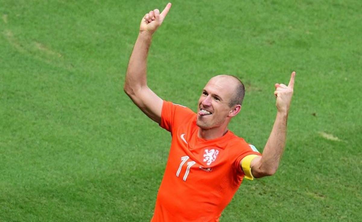 FIFA no castigará a Robben por admitir un 'piscinazo'