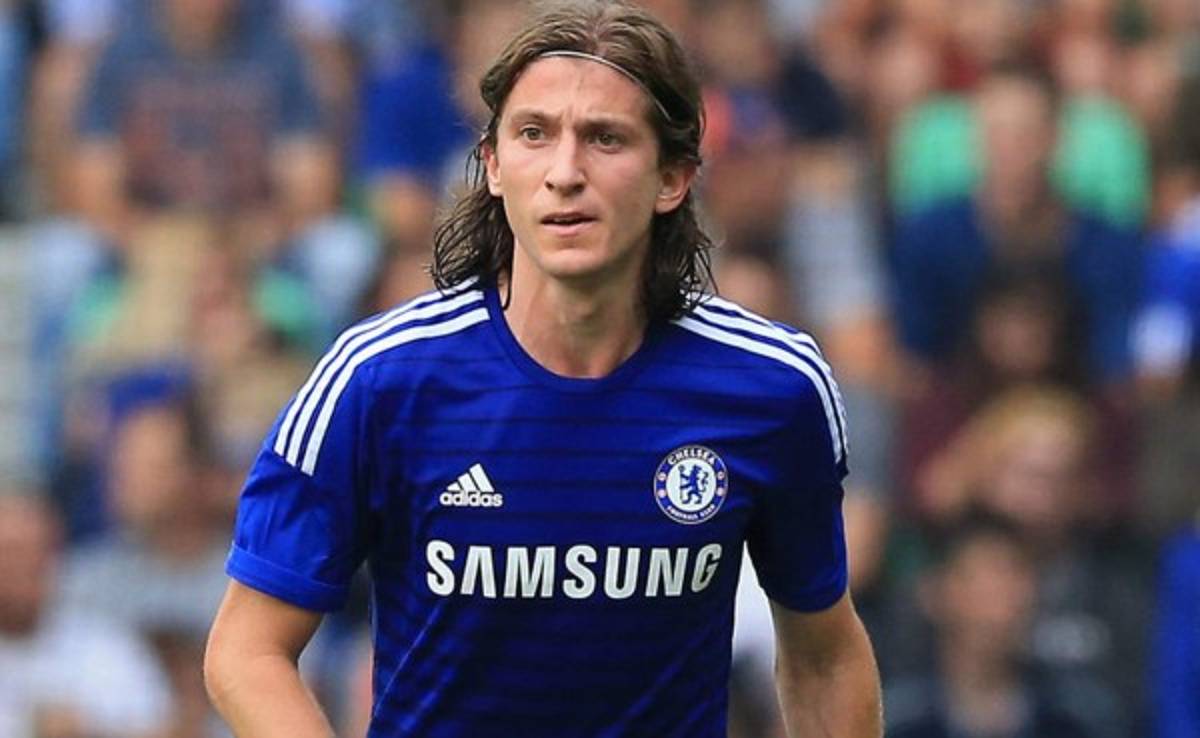 Mourinho confirma que el Chelsea venderá a Filipe Luis