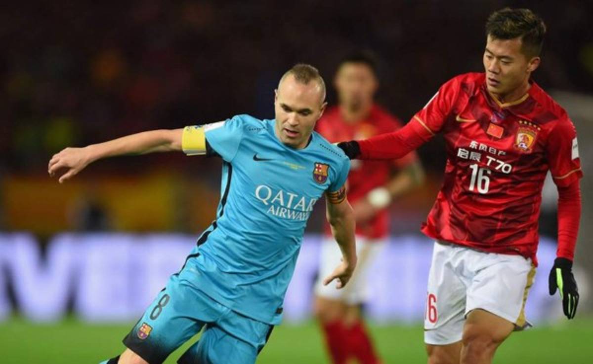 El estrambótico nuevo look del jugador Andrés Iniesta