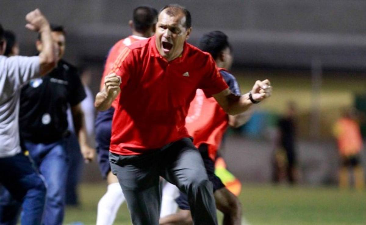 Wilmer Cruz es elegido mejor técnico del 2014 en Honduras