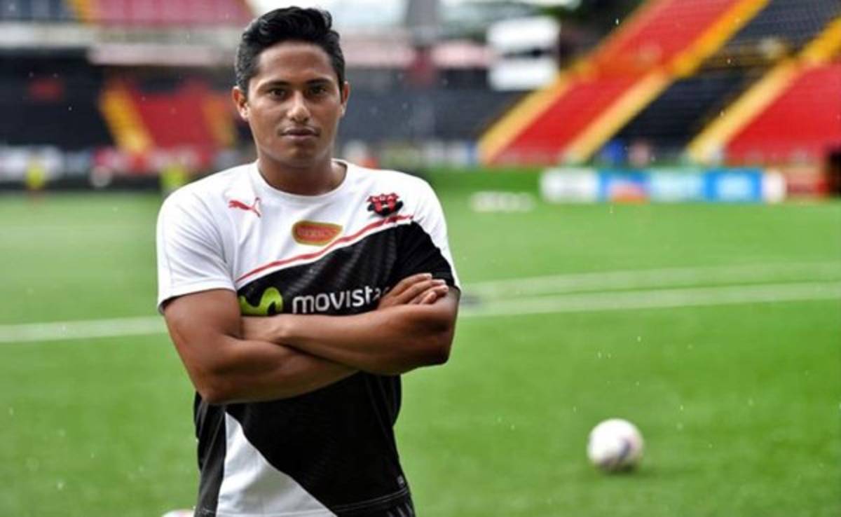 Ramón Núñez abandona el Alajuelense y retorna a EUA