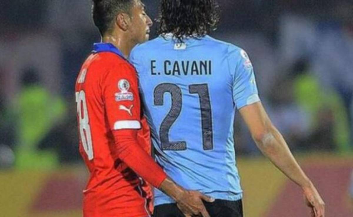 VIDEO: Dedazo de Jara a Cavani ya tiene canción