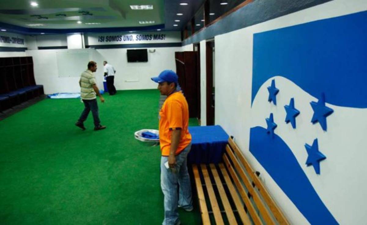Contraste: Los camerinos de local y de visita en los estadios de Honduras