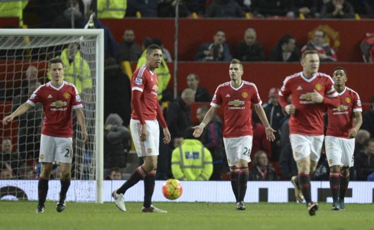 Manchester United tropieza con el Southampton y peligra Van Gaal