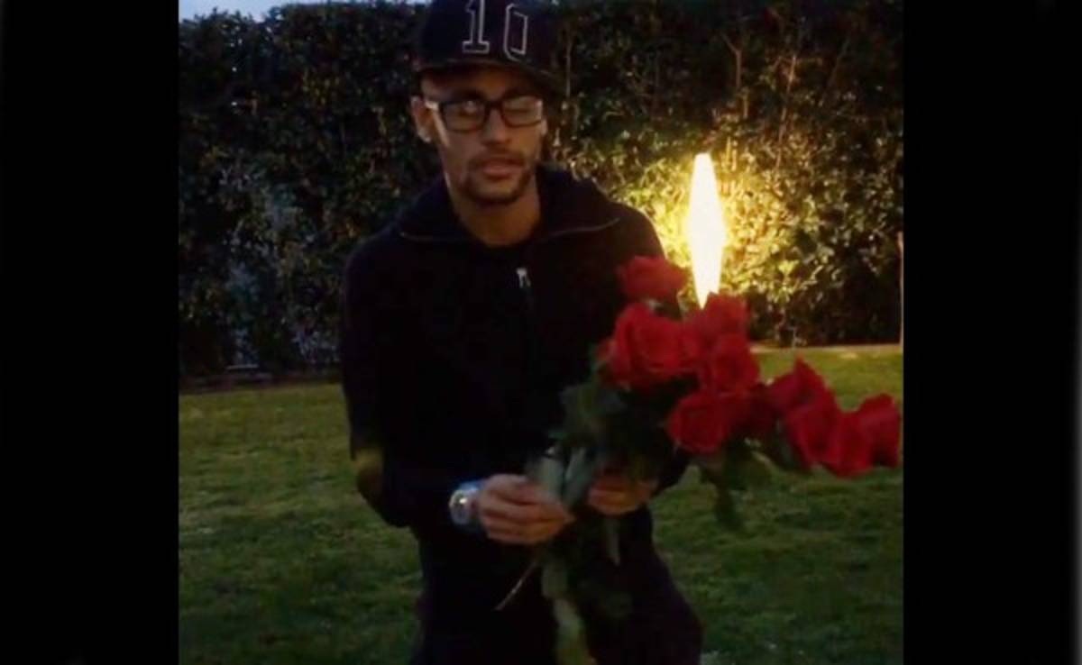 VIDEO: El brasileño Neymar 'demuestra' que tiene más de 10 novias