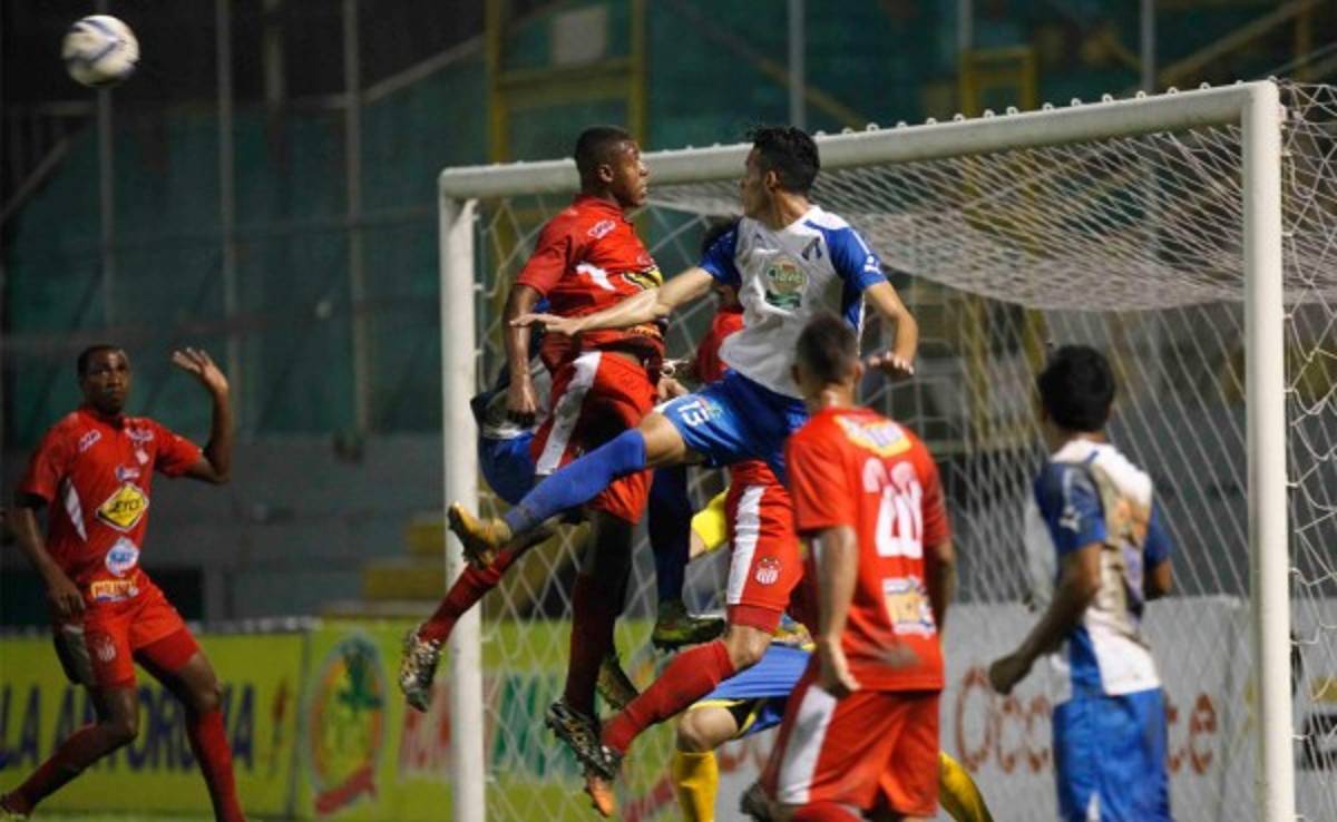 VIDEO: Ángel Tejeda le anota al Vida un gol a lo Ibrahimovic