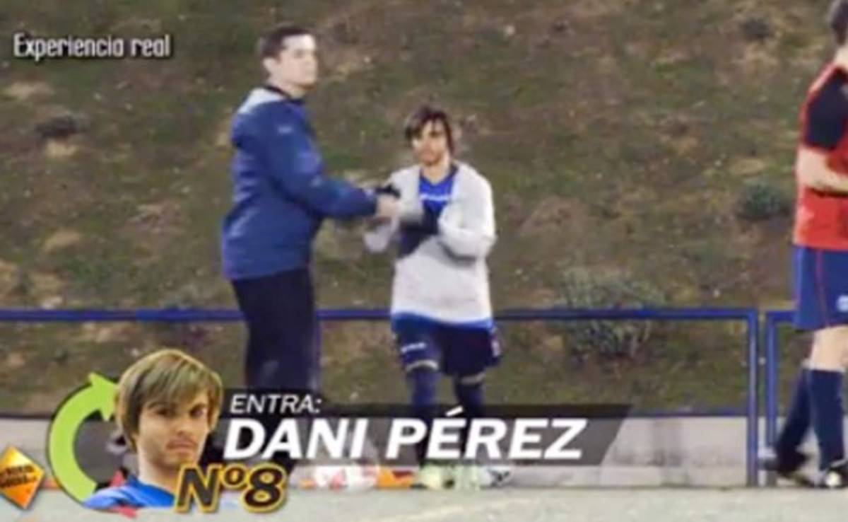 VIDEO: Mujer se viste de futbolista y humilla a todos en el campo