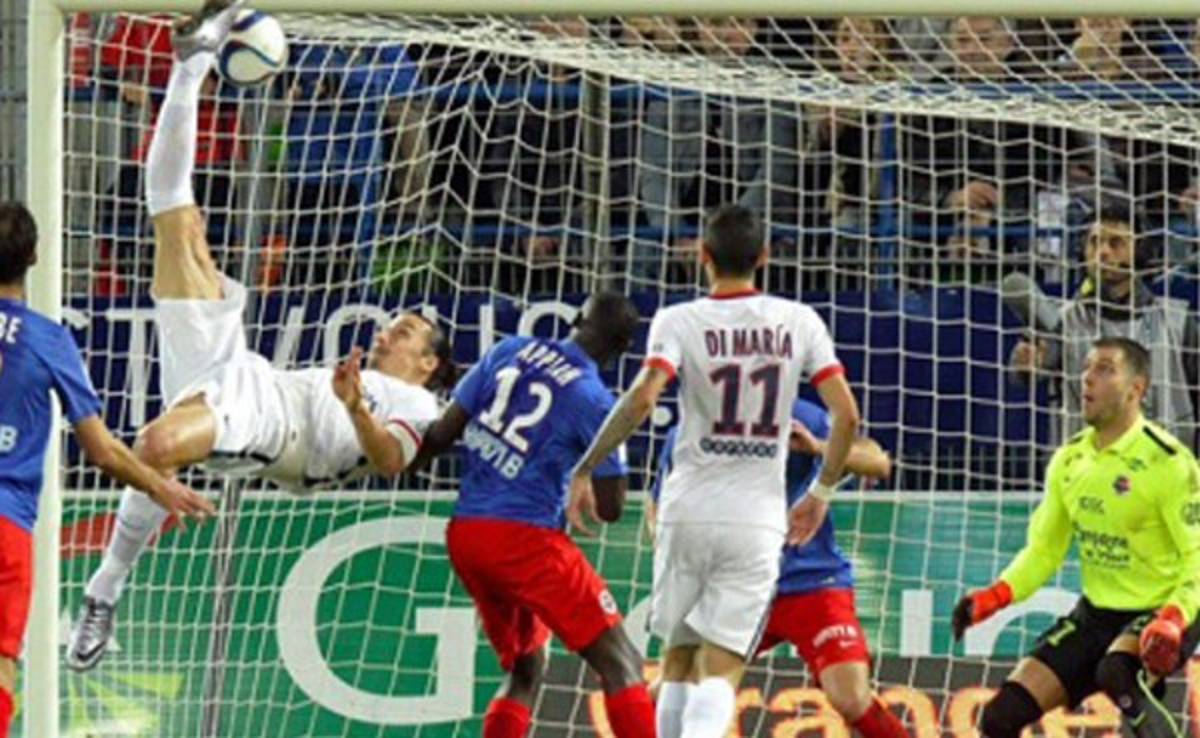 Portero del Caen le detuvo una espectacular chile a Zlatan Ibrahimovic