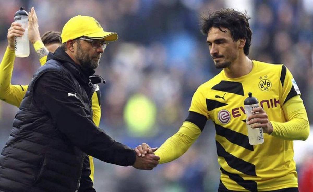 Klopp confirma que Hummels está considerando irse al Mancheste United