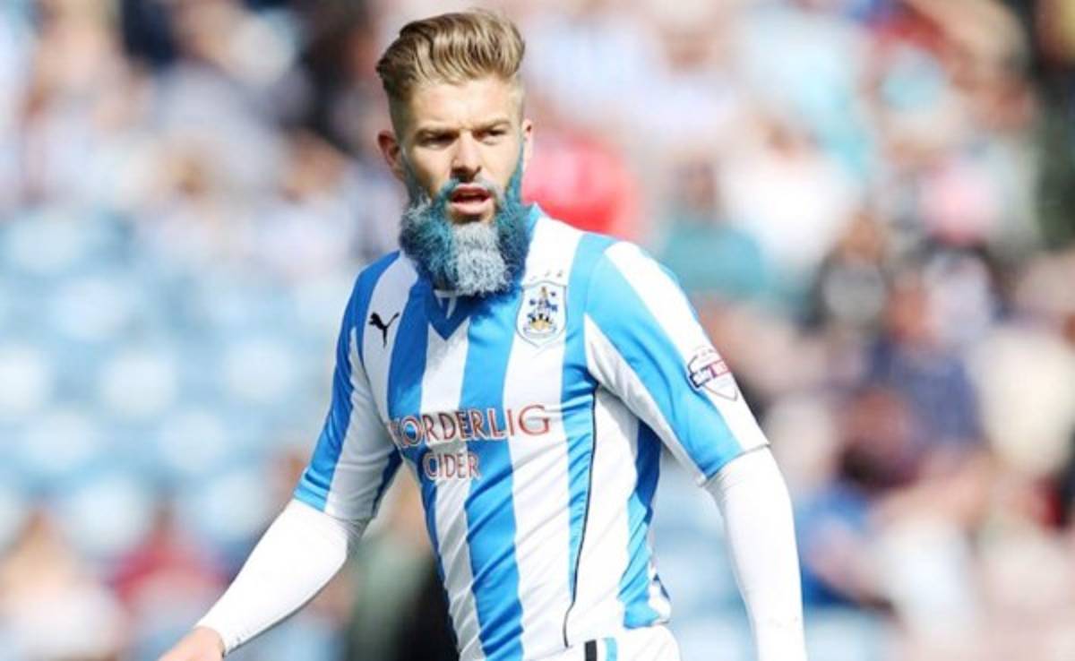 Jugador inglés se pinta la barba por obra de caridad