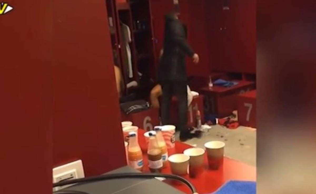 VIDEO: El pastelazo de Rafinha a Neymar por su cumpleaños