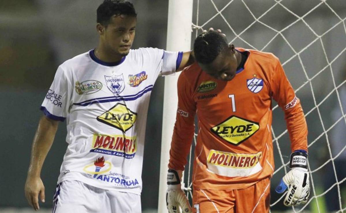 Afición de Real España le aplaudió al meta Pablo Álvarez