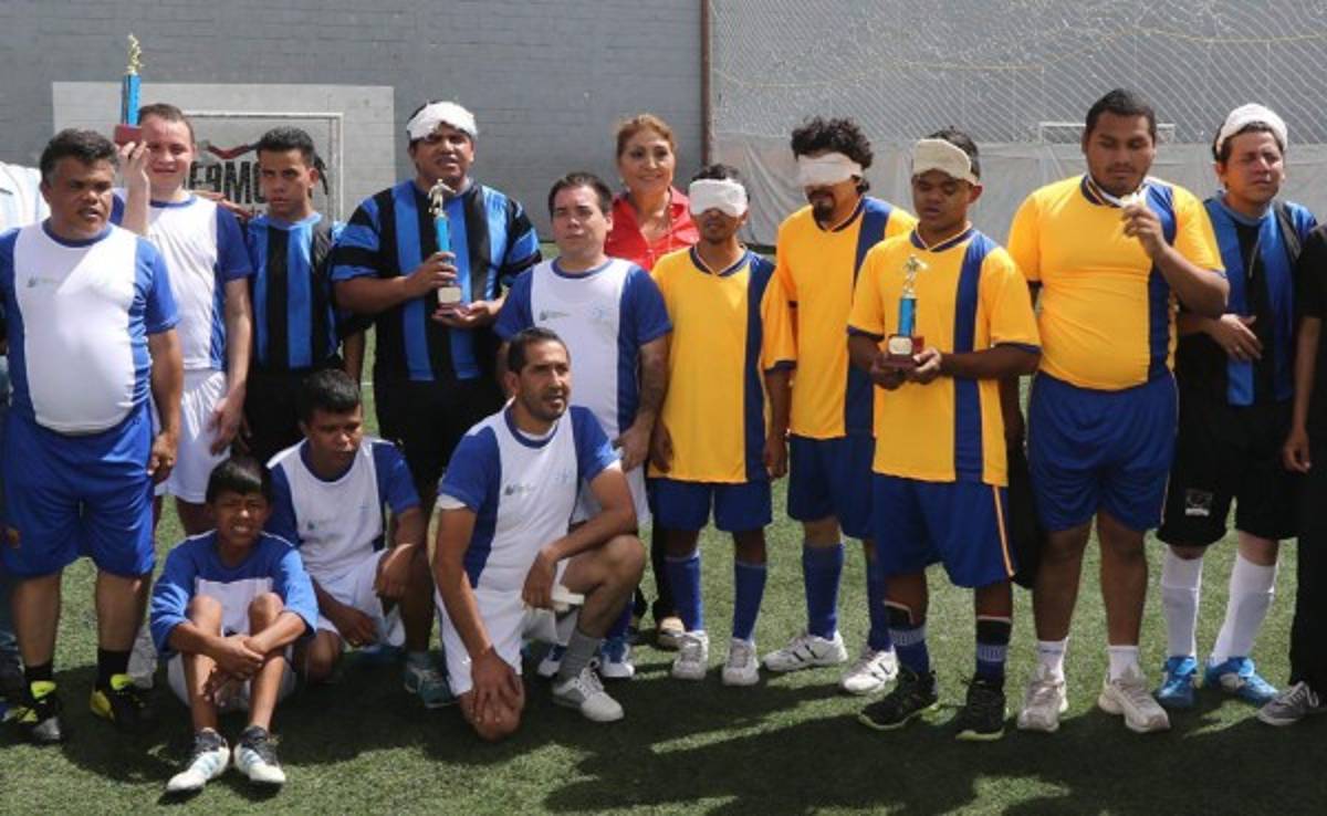 FOTO: Así se preparan los no videntes hondureños para el Centroamericano de fútbol sala