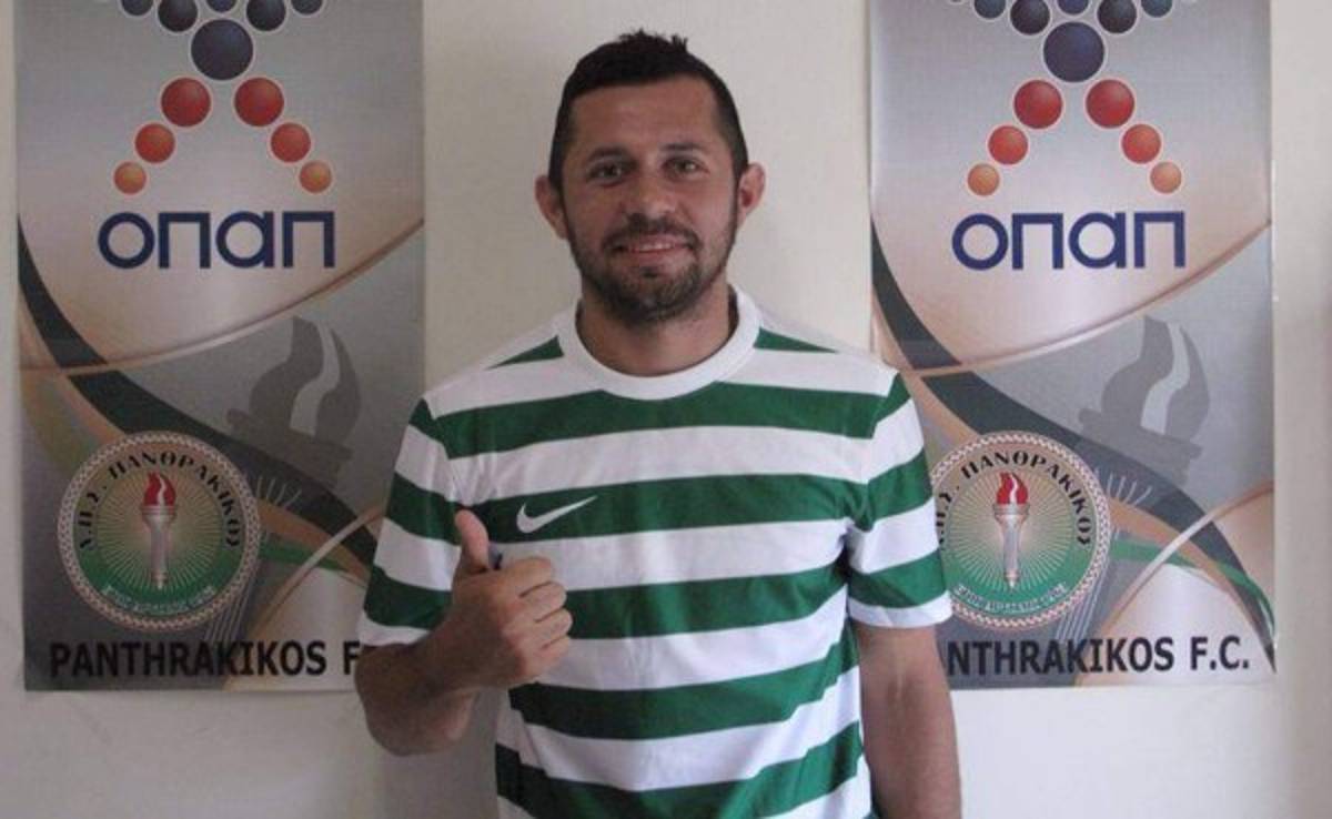 Panthrakikos de Grecia presenta a Alfredo Mejía