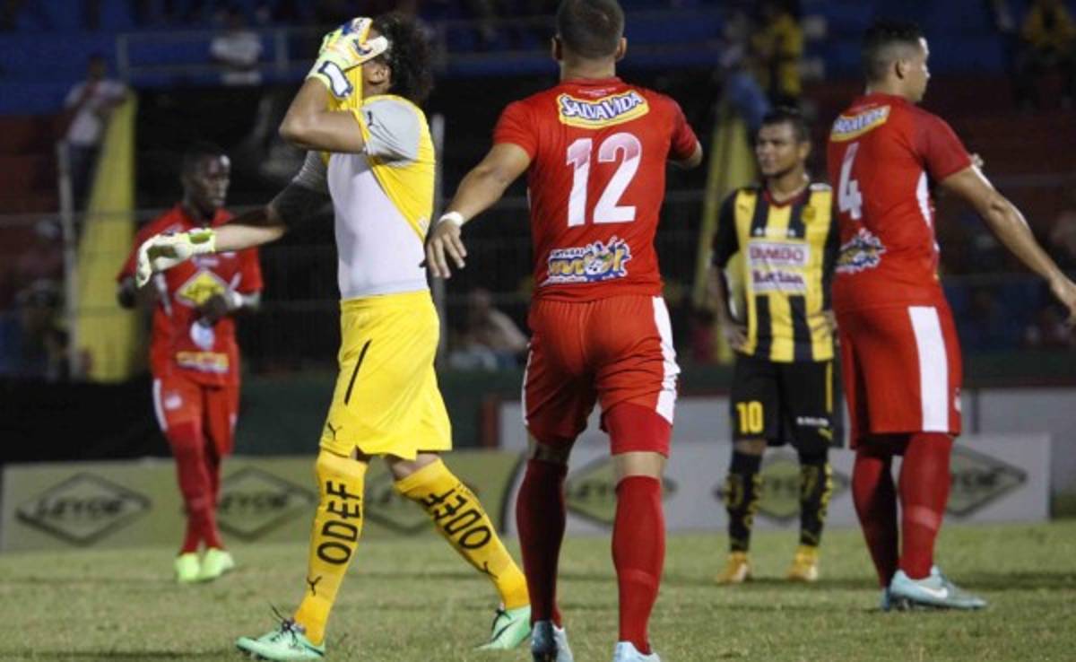 VIDEO: La imprudente expulsión de Kevin Hernández ante Vida