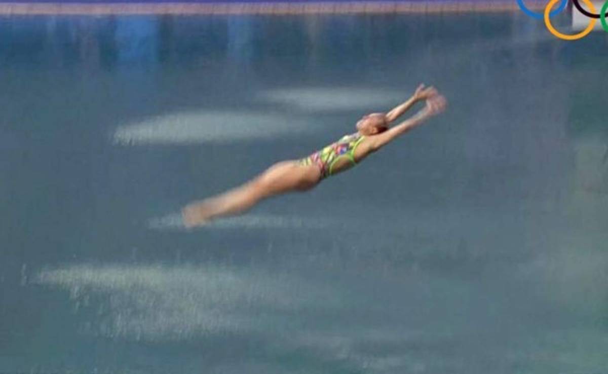 Clavadista rusa Nadezhda Bazhina saca 0,0 tras un blooper Río 2016