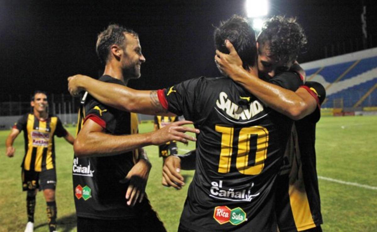 Ursino se luce y Real España derrota al Victoria en el Morazán