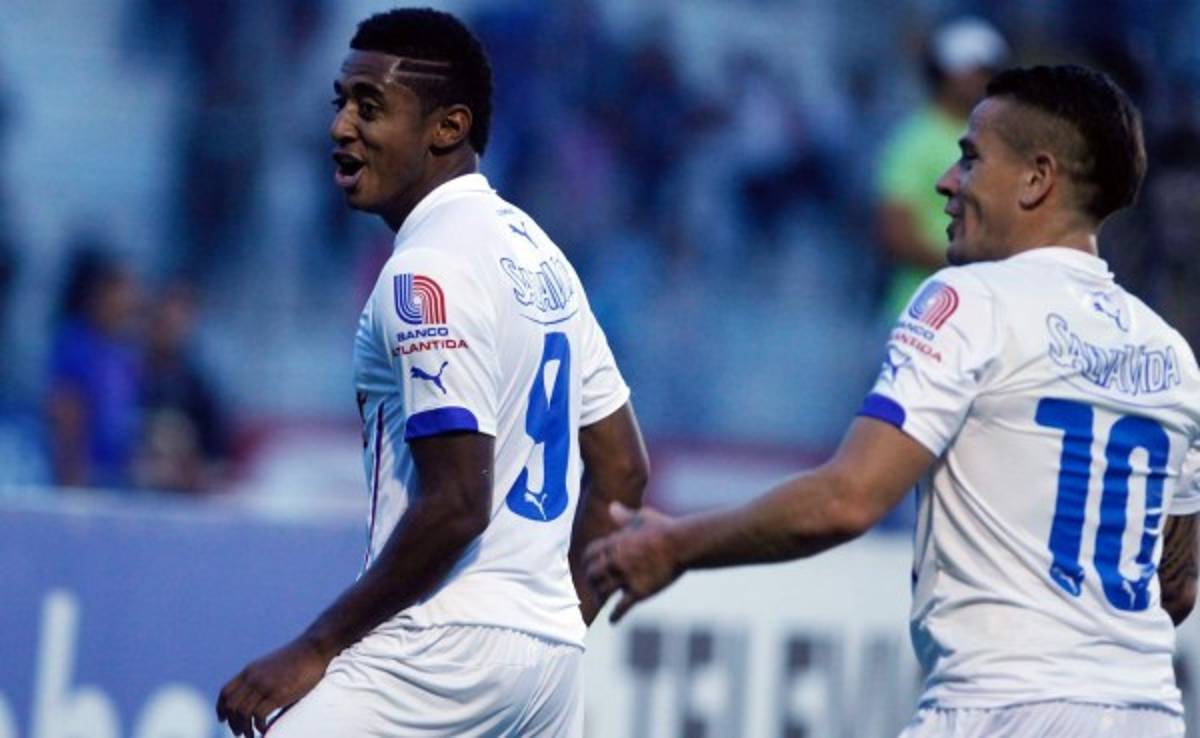 'Choco' Lozano le anota a Motagua el gol 200 del Clausura