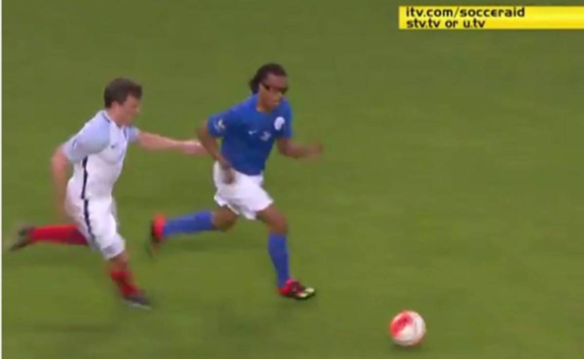 VIDEO: La terrible entrada de un presentador a Edgar Davids
