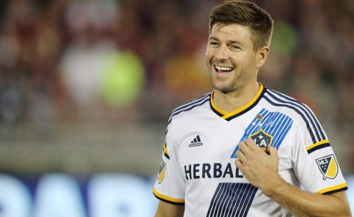 Steven Gerrard medita colgar las botas a finales del 2016