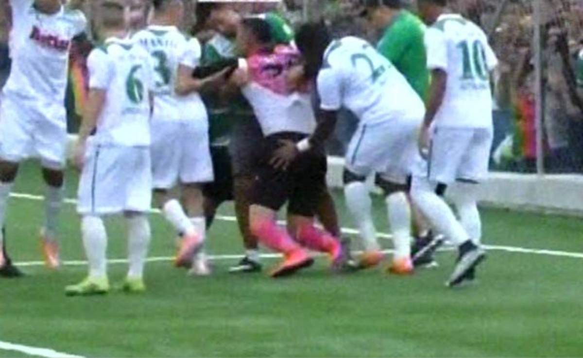 VIDEO: Portero del Juticalpa dio el susto en la Final de Ascenso