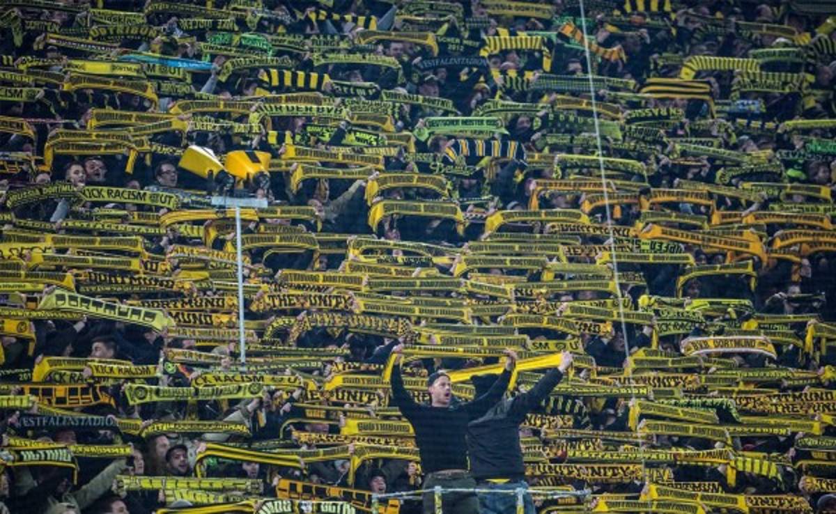 De un infarto falleció aficionado del Dortmund en pleno juego ante el Mainz 05