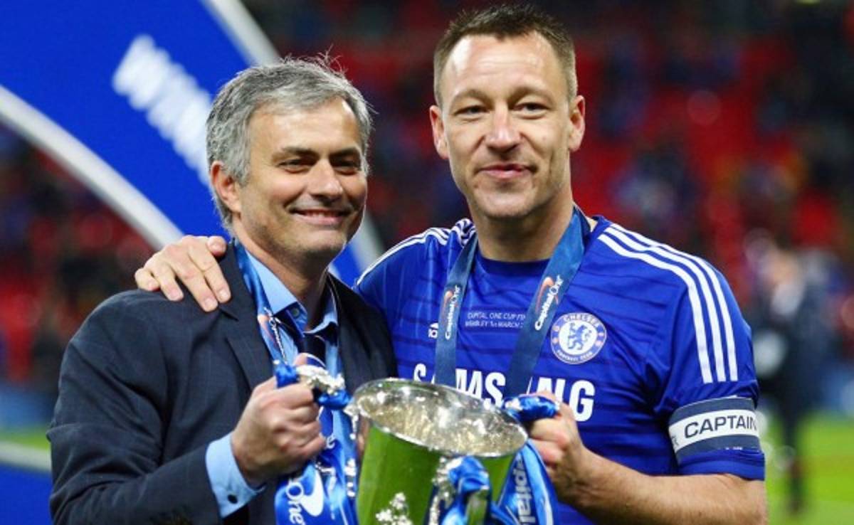 Mourinho garantiza renovar un año más a John Terry
