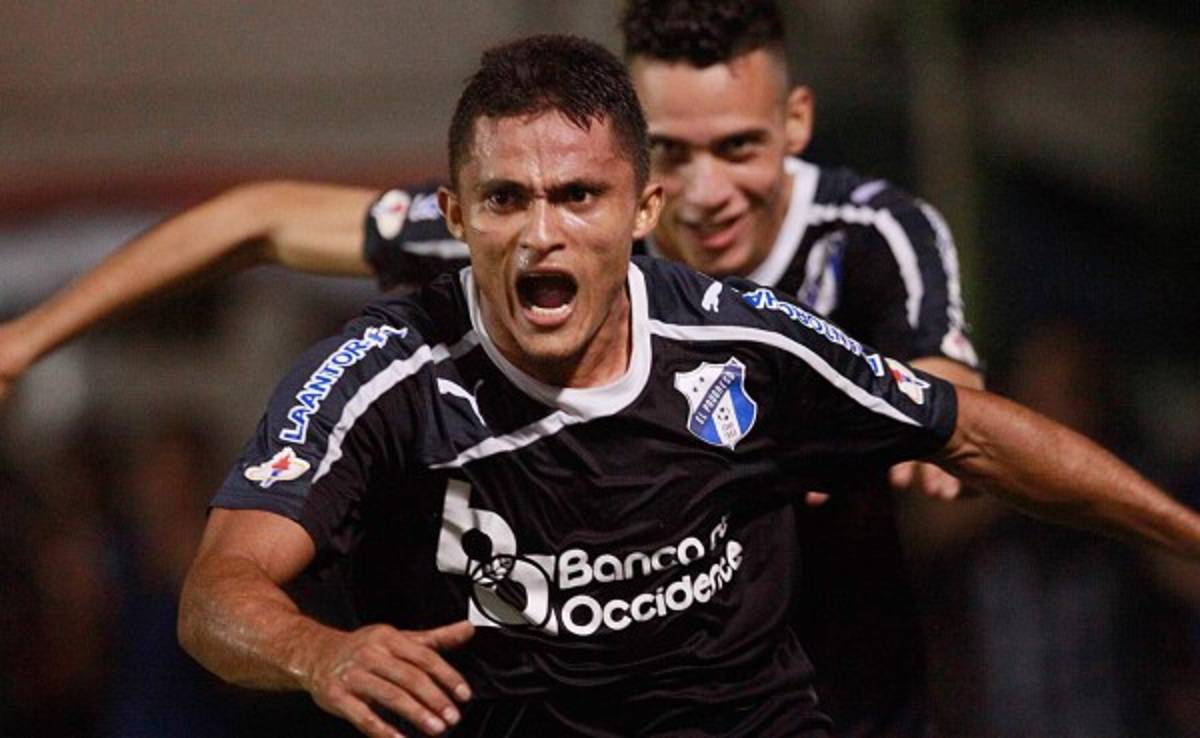 'Ñangui' Cardona: 'Tengo ganas de volver loca la defensa de Olimpia'