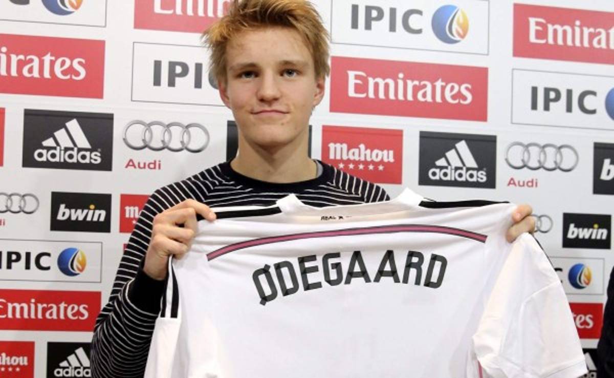 Martin Odegaard ya defiende la camisa del Real Madrid