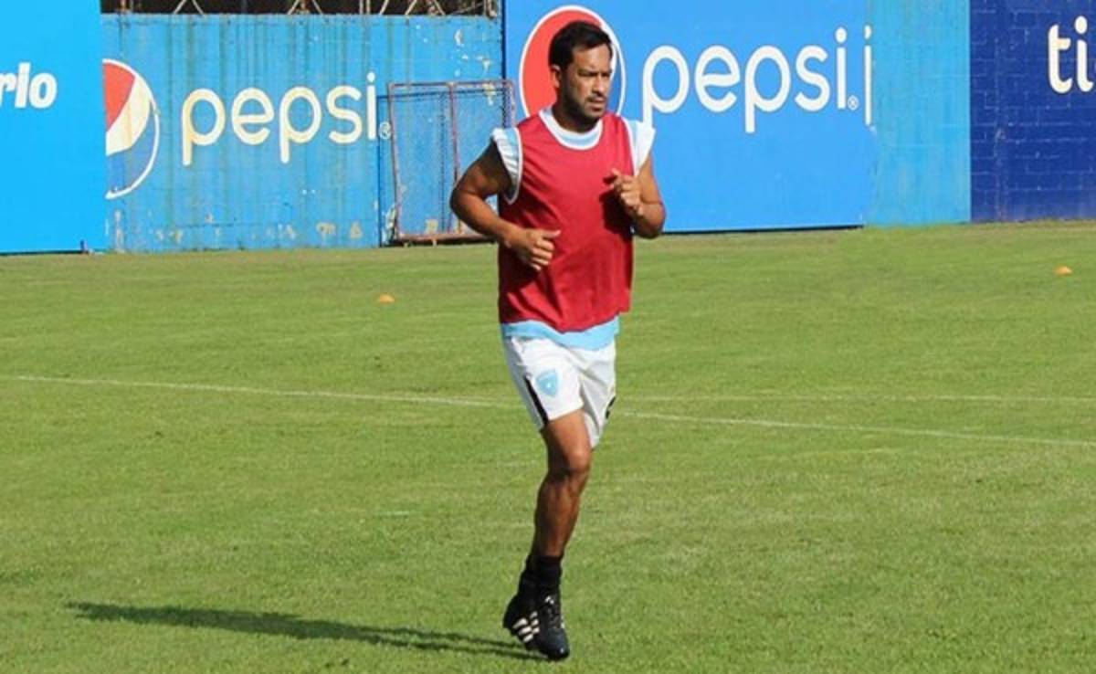 'Pescadito' Ruiz hace hasta lo imposible por mantenerse en forma y disputar eliminatorias con Guatemala