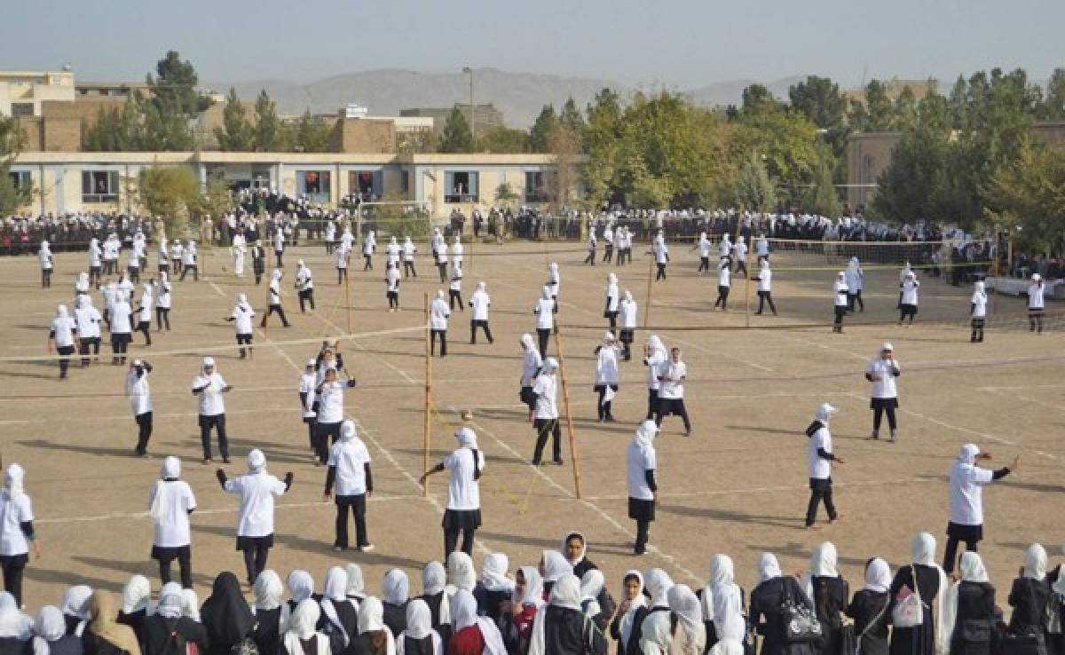 50 muertos en un atentado suicida en una cancha de voleibol en Afganistán