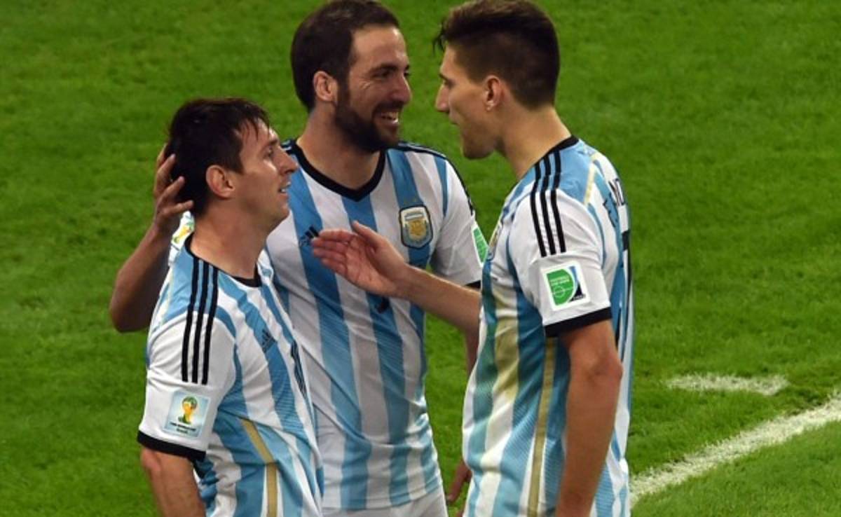 Higuaín dice que 'sería un placer enorme' jugar en el mismo equipo que Messi