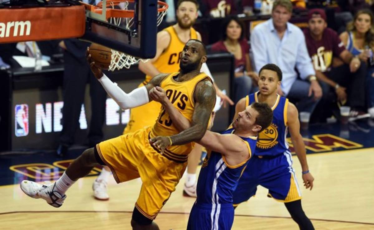 Lebron guía a los Cavaliers y ganan 2-1 a Warriors en final de la NBA