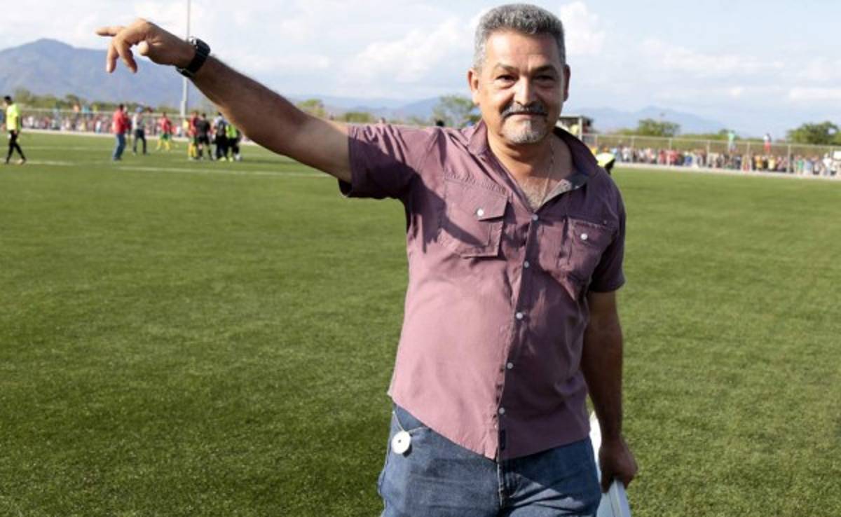 Victoria se reunirá este sábado con el DT Roger Espinoza